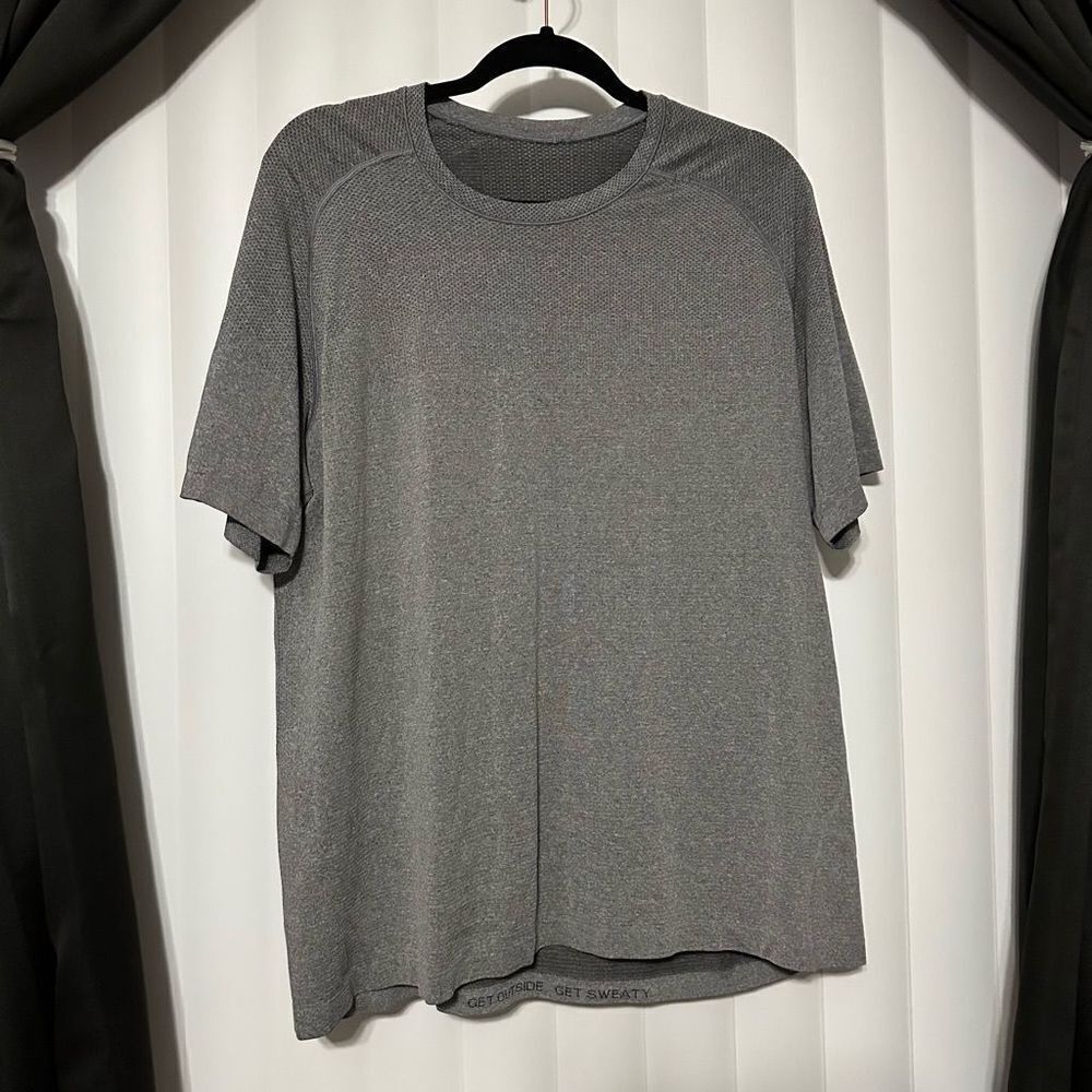 Lululemon MENS grey top